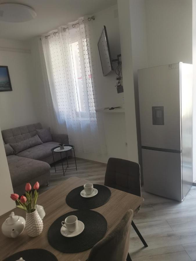 Studio Apartman Kristina Apartment Pula Exterior photo
